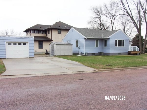 1322 AVENUE I, Hawarden, IA 51023