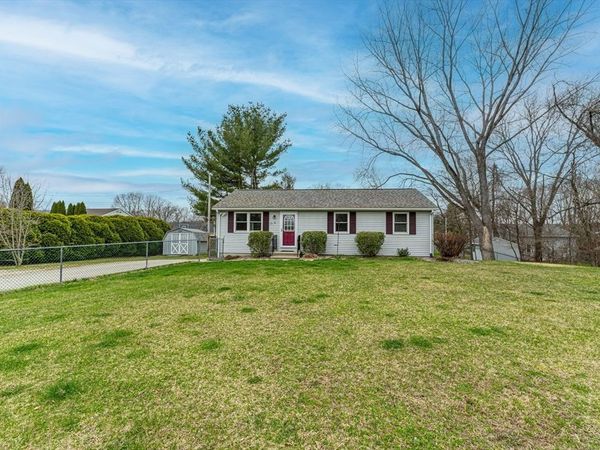 6 Marilyn Dr, Webster, MA 01570