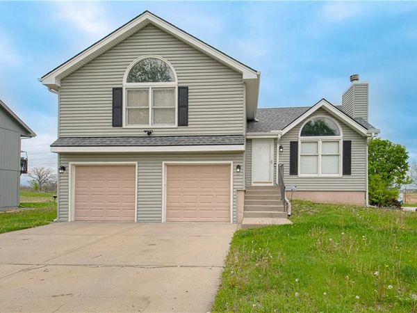 11201 N Lewis Avenue, Kansas City, MO 64157