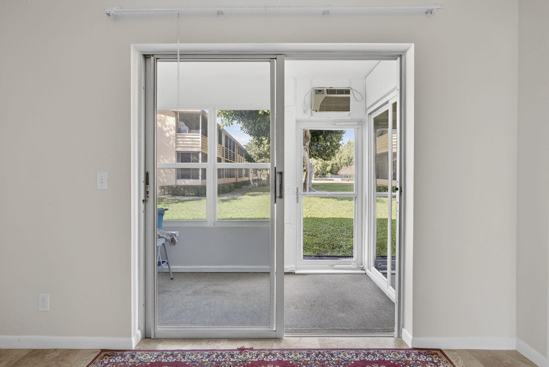 19 Hastings B, West Palm Beach, FL 33417 Photo