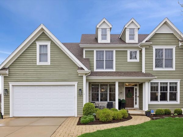 829 Avon Court, Glen Ellyn, IL 60137