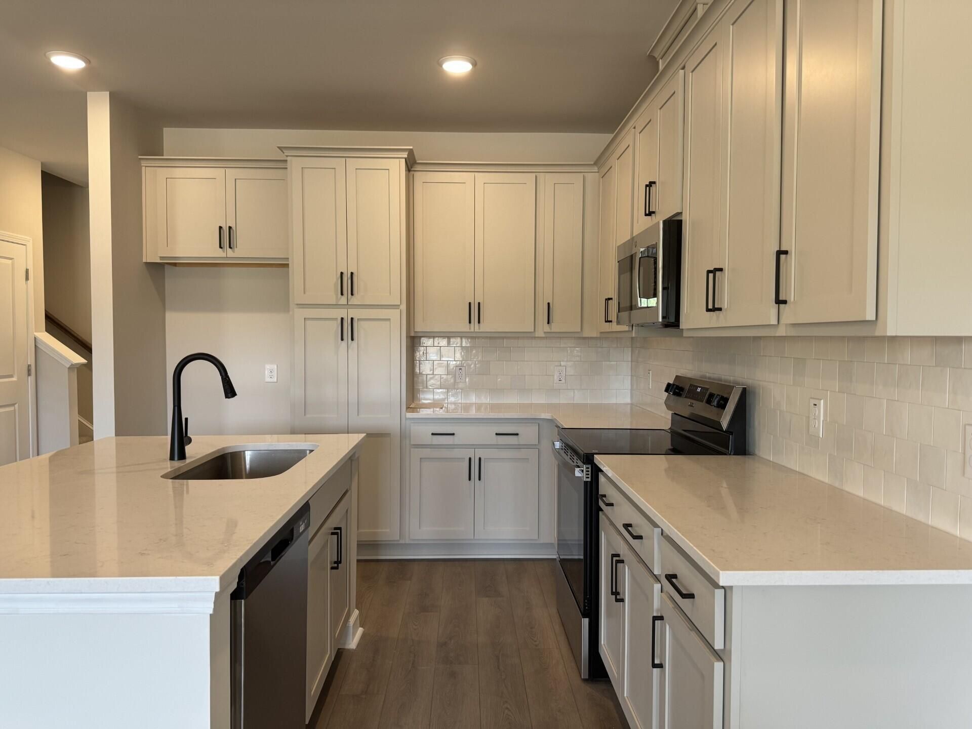 5063 Blackberry Lane Photo 8