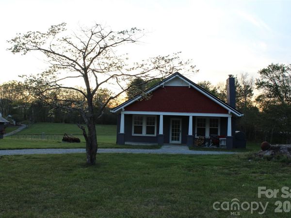 300 Banner Farm Road, Mills River, NC 28759