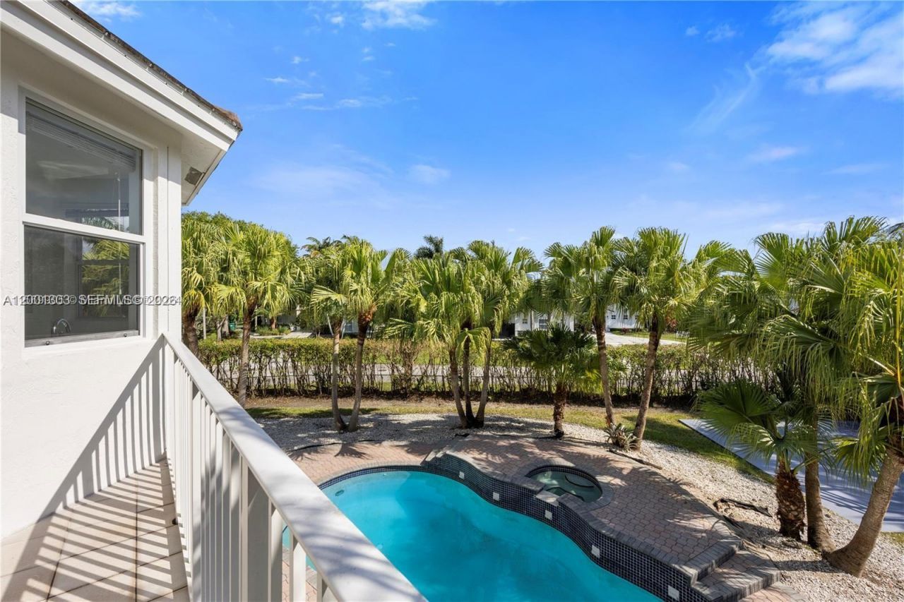 16449 SW 84th Pl, Palmetto Bay, FL 33157 Photo