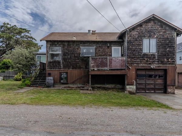 164 Pacific, Pacifica, CA 94044