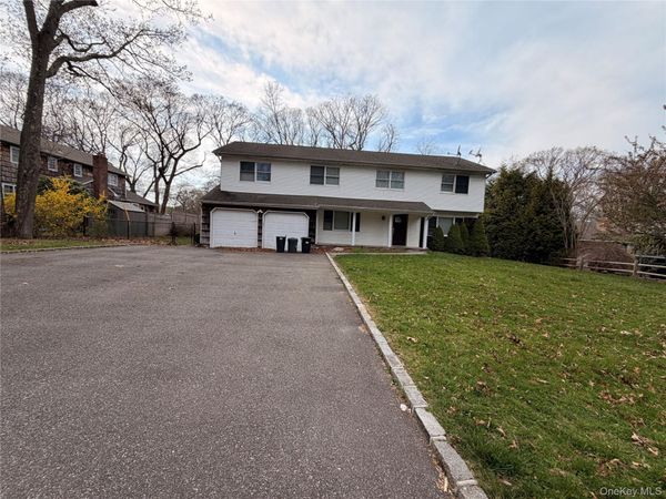 8 Tobi Lane , East Setauket, NY 11733