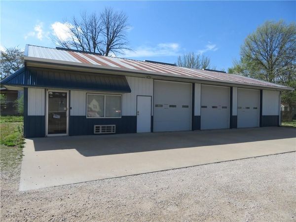 106 W Lake Street, Mc Louth, KS 66054