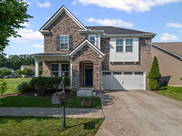 1872 Stonewater Dr, Hermitage, TN 37076