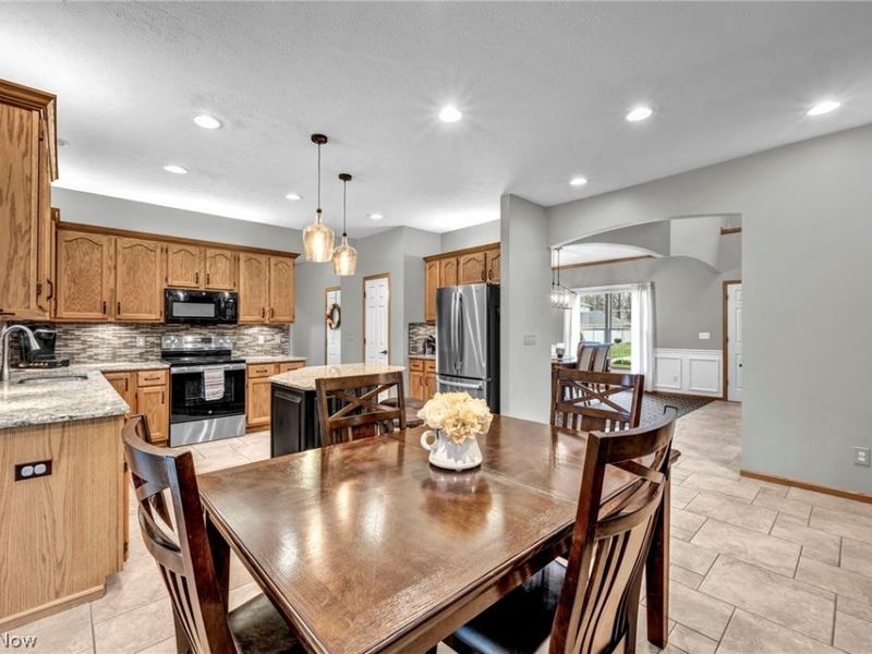 17200 GREENWOOD Drive, Strongsville, OH 44149 Photo 13