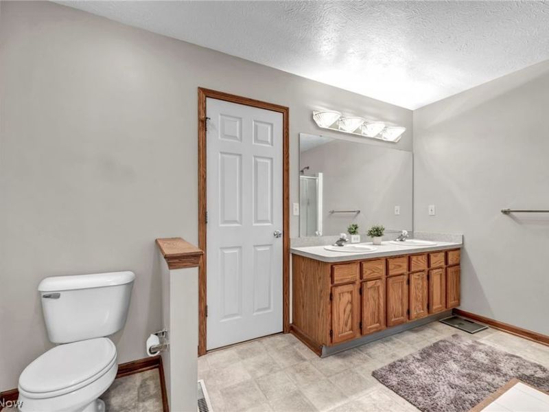 17200 GREENWOOD Drive, Strongsville, OH 44149 Photo 33