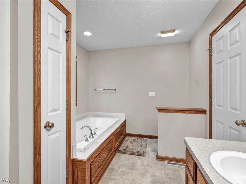 17200 GREENWOOD Drive, Strongsville, OH 44149 Photo 34