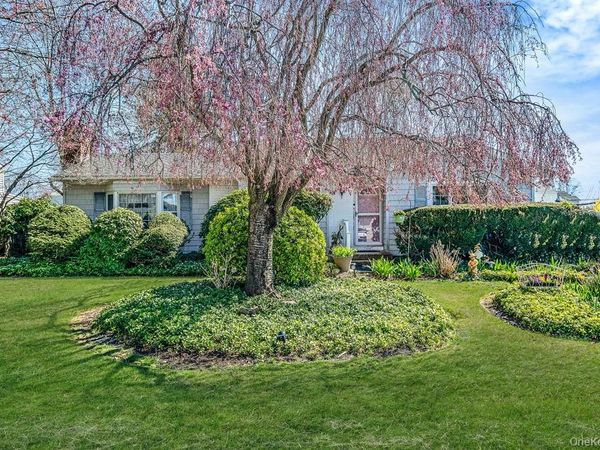 289 W 17th Street, Deer Park, NY 11729