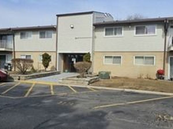 850 E Old Willow Road , Unit 218, Prospect Heights, IL 60070