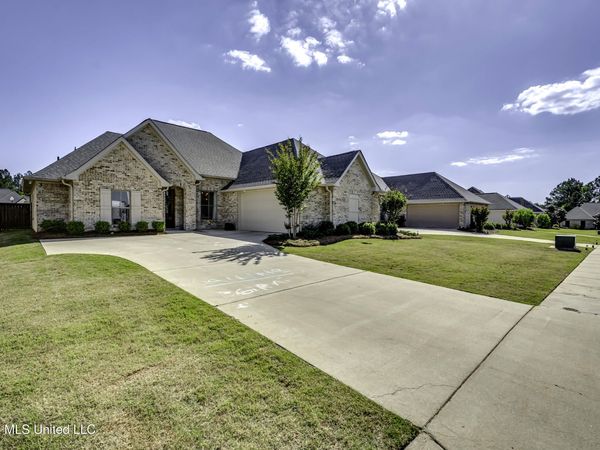 1006 Kensington Drive, Flowood, MS 39232