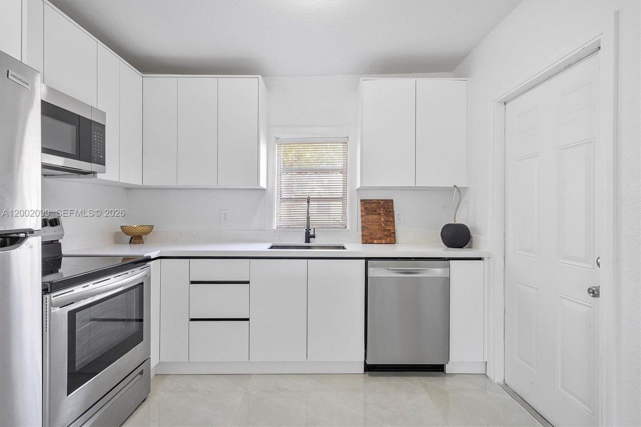 1810 NW 47th St, Miami, FL 33142 Photo