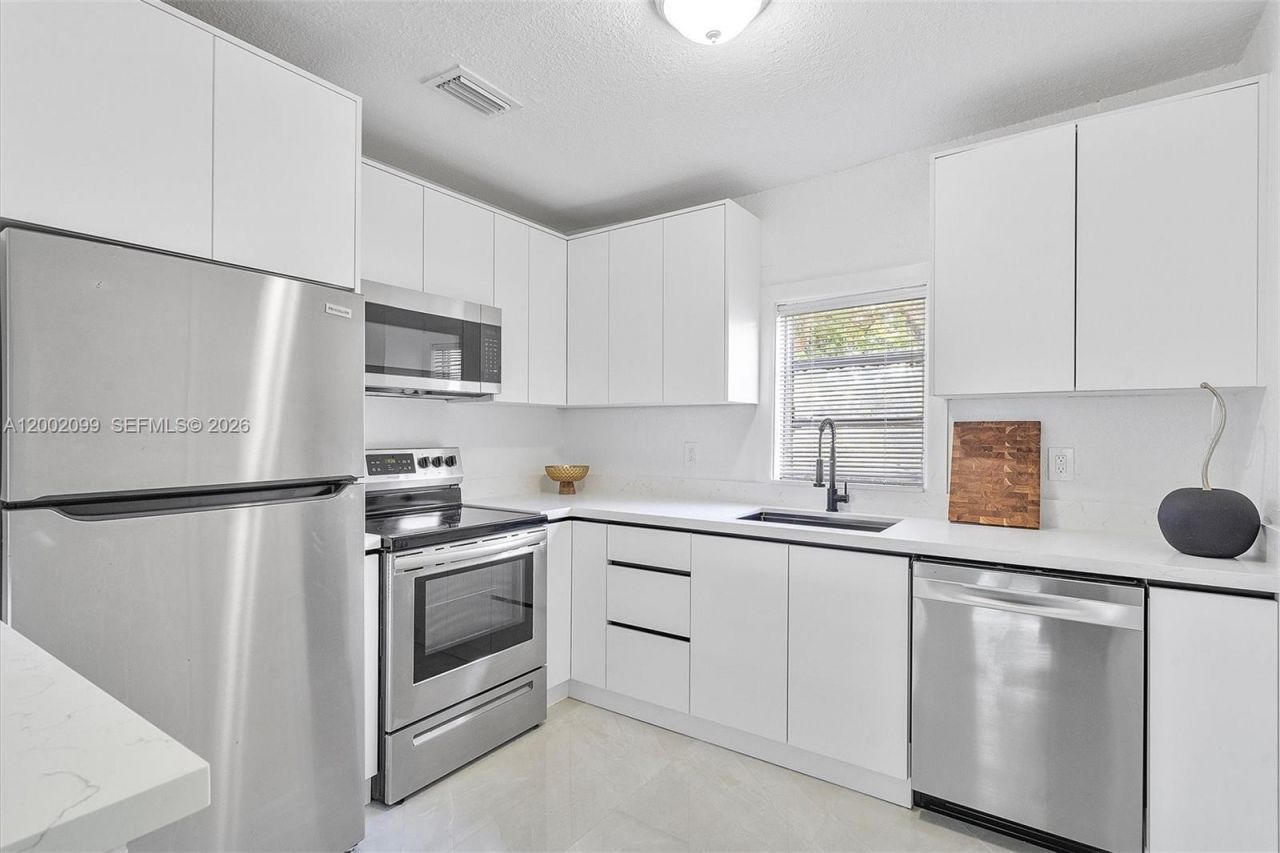 1810 NW 47th St, Miami, FL 33142 Photo