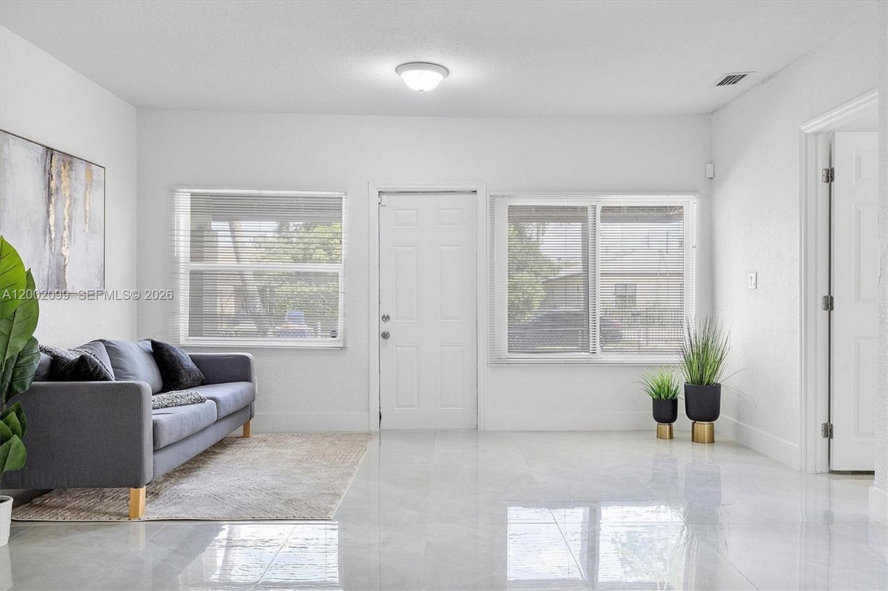 1810 NW 47th St, Miami, FL 33142 Photo