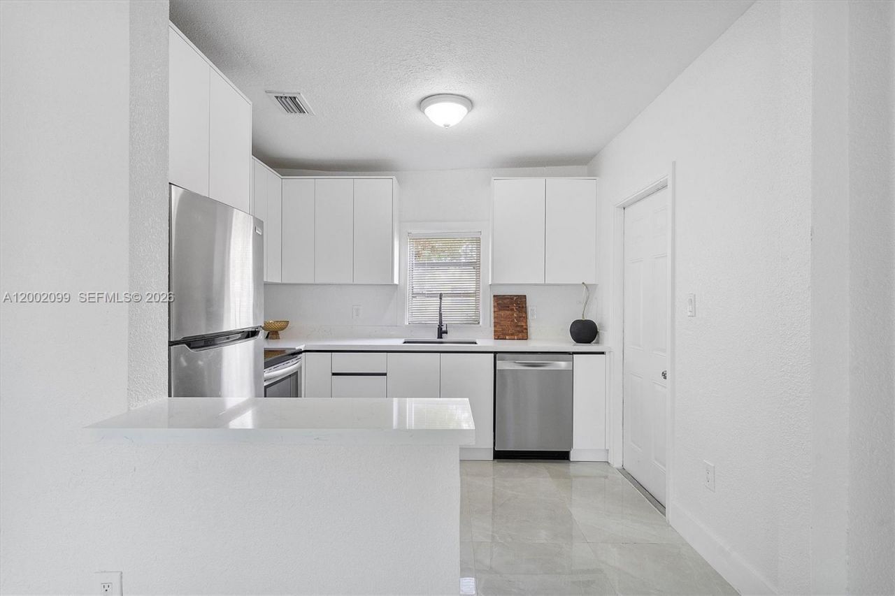 1810 NW 47th St, Miami, FL 33142 Photo