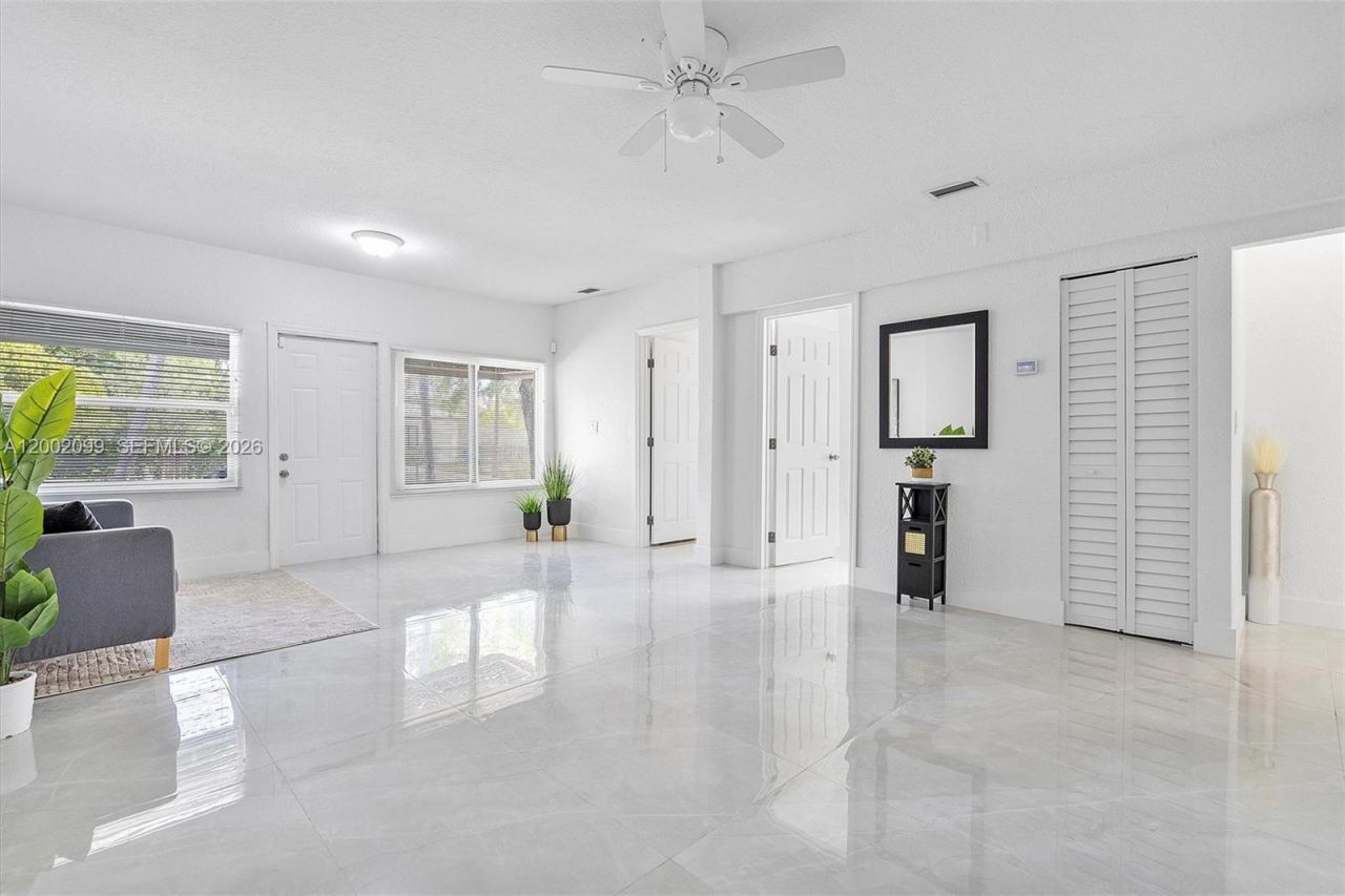 1810 NW 47th St, Miami, FL 33142 Photo