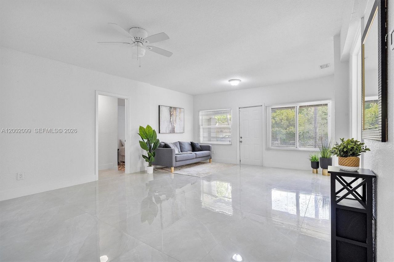 1810 NW 47th St, Miami, FL 33142 Photo