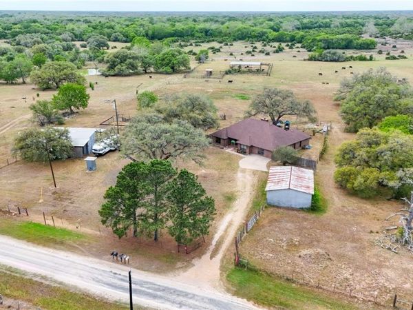 10782 County Road 284, Edna, TX 77957
