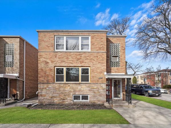 7056 N Rockwell Street , Unit 1, Chicago, IL 60645