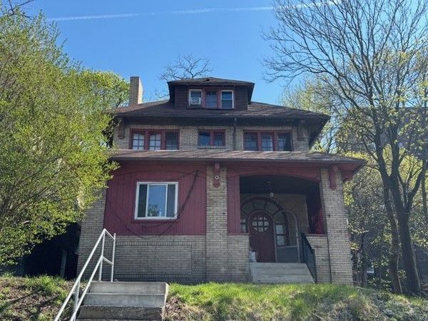 5644 Beacon St, Pittsburgh, PA 15217