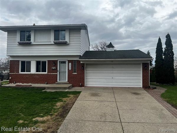 39394 Carrie Drive, Sterling Heights, MI 48313