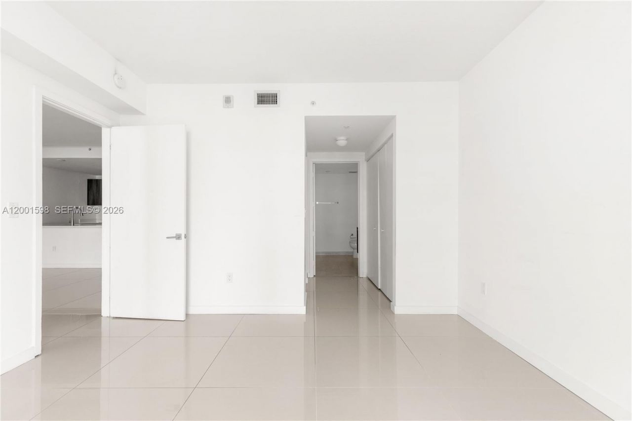 488 NE 18th St, Unit 1807, Miami, FL 33132 Photo