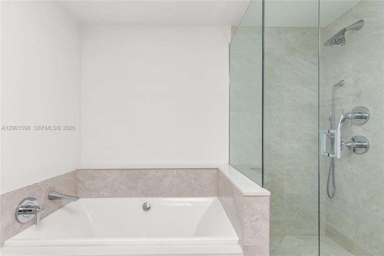 488 NE 18th St, Unit 1807, Miami, FL 33132 Photo