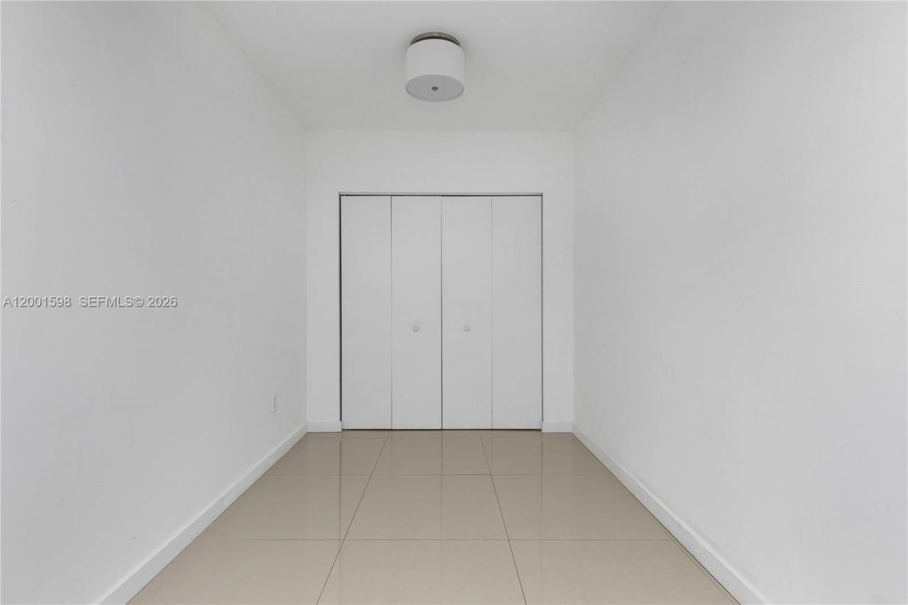 488 NE 18th St, Unit 1807, Miami, FL 33132 Photo