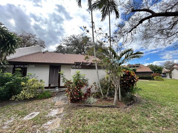 1540 NW 98th Ter , Pembroke Pines, FL 33024