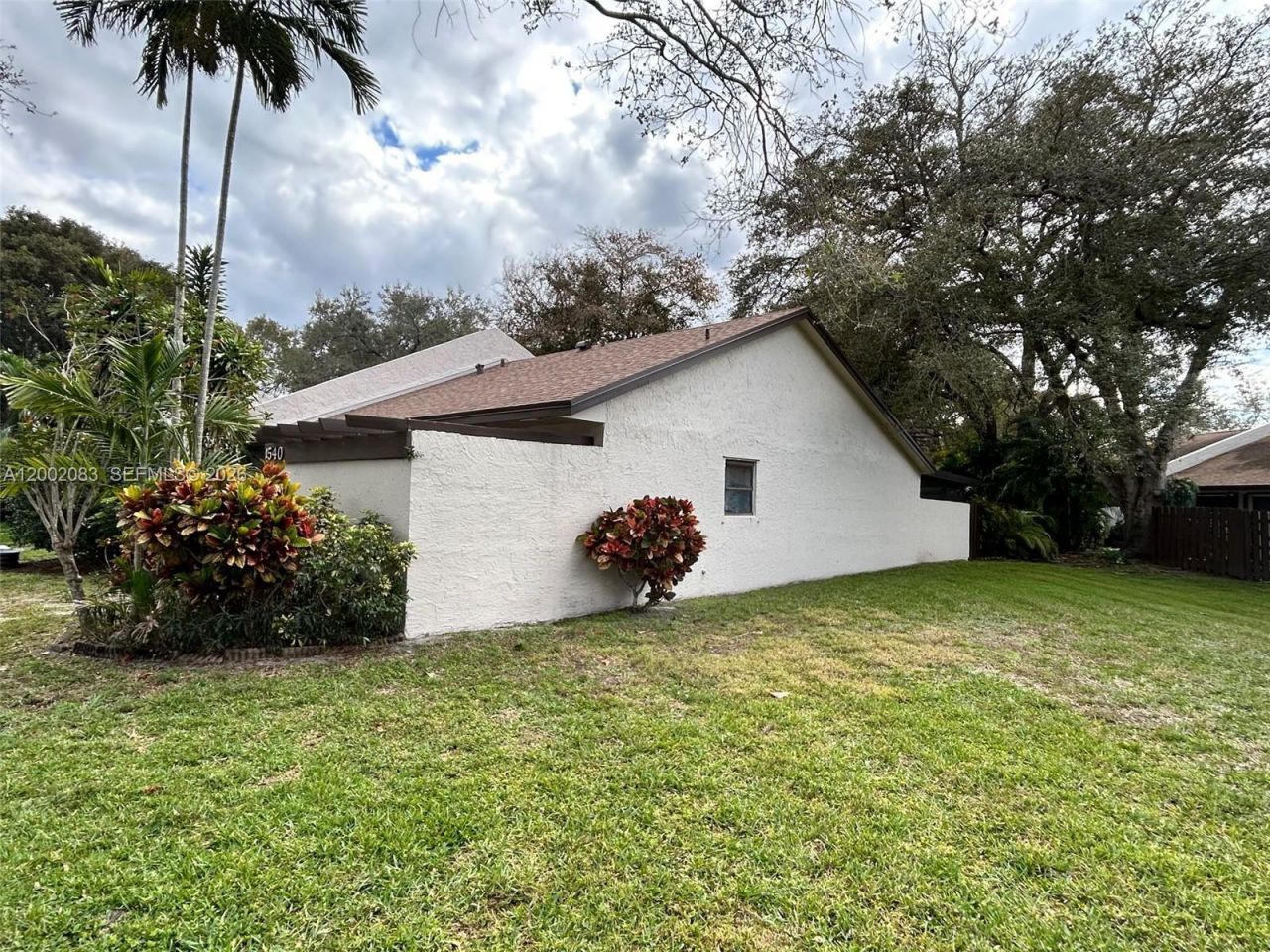 1540 NW 98th Ter, Pembroke Pines, FL 33024 Photo