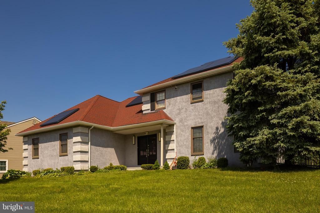 825 Cliff Road, Bensalem, PA 19020 Main Photo