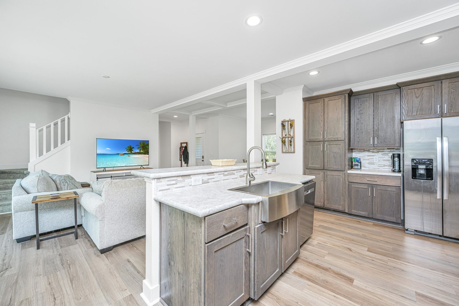 380 Rhode Drive Photo 11