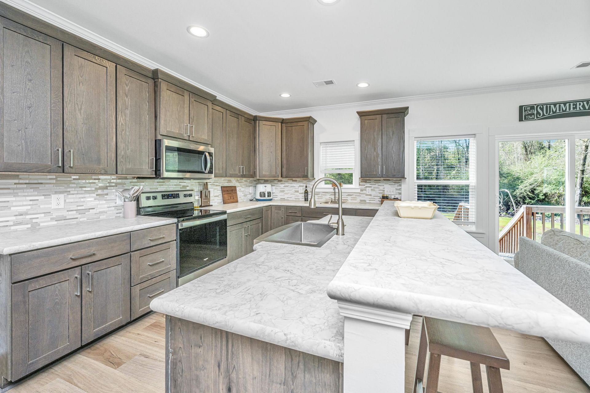 380 Rhode Drive Photo 12