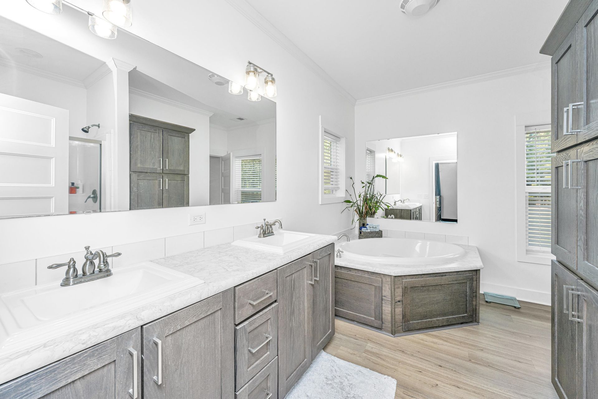 380 Rhode Drive Photo 19