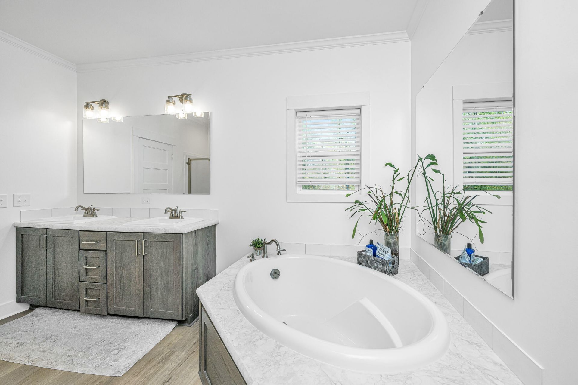 380 Rhode Drive Photo 21