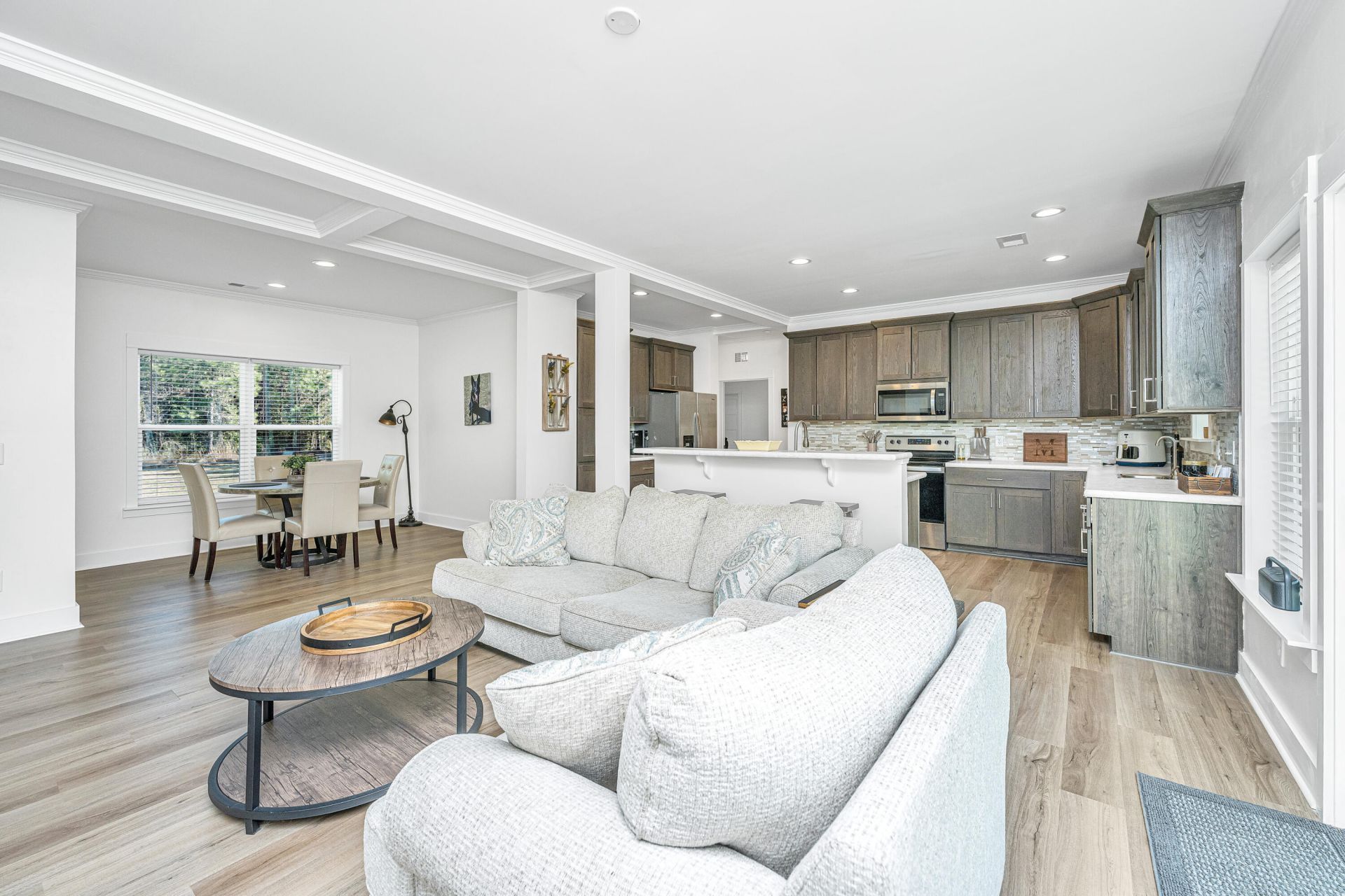 380 Rhode Drive Photo 8