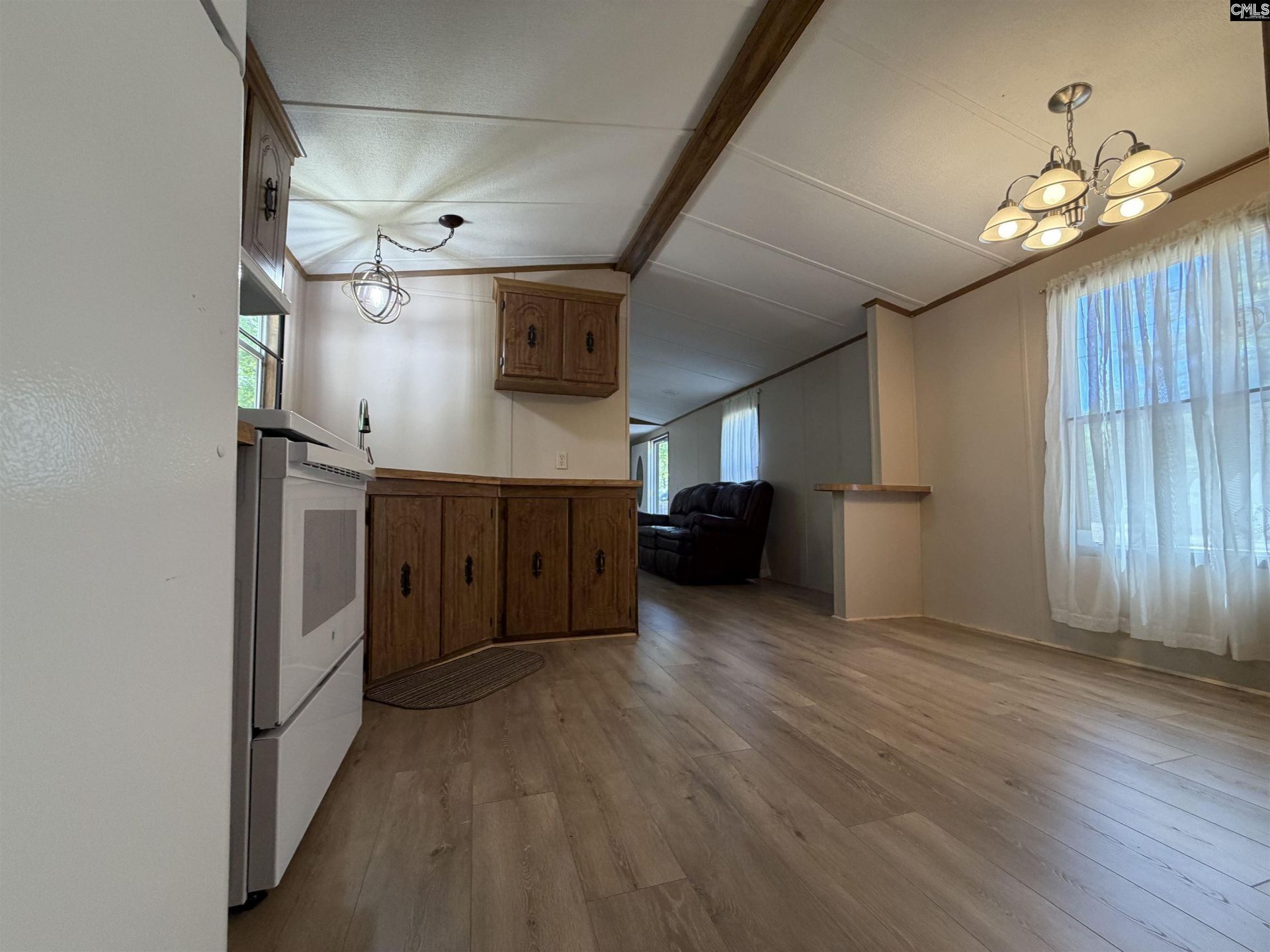 1107 Sandalwood  Photo 9