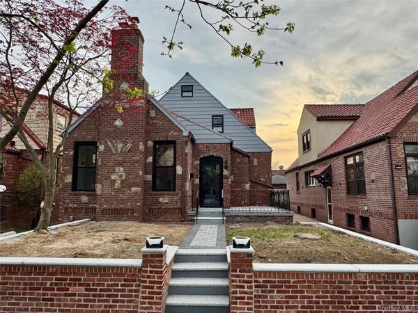 5012 194th Street , Fresh Meadows, NY 11365