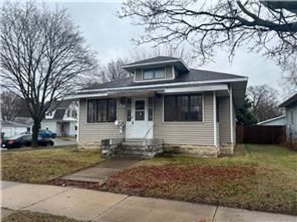 1334 Jackson Street, La Crosse, WI 54601