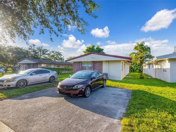 5706 Lincoln St , Hollywood, FL 33021