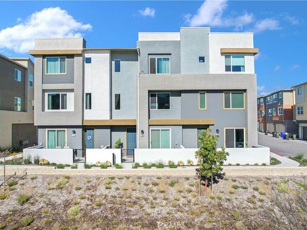 27582 Manzanita, Valencia, CA 91381