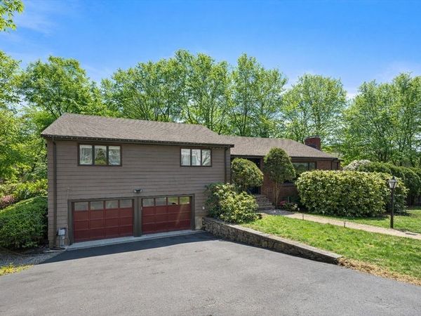 10 Stonewood Dr, Newton, MA 02459
