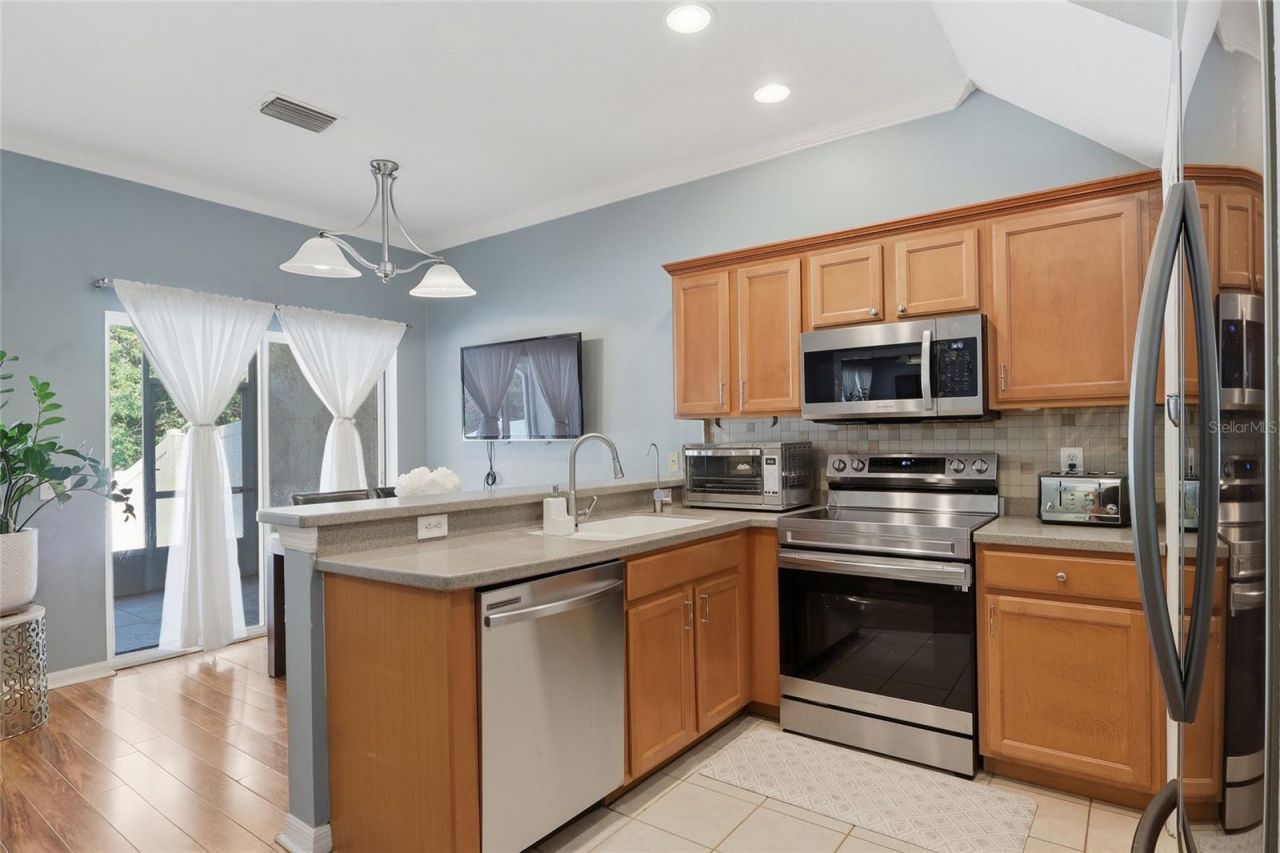 542 Black Lion Drive Ne, Saint Petersburg, FL 33716 Photo