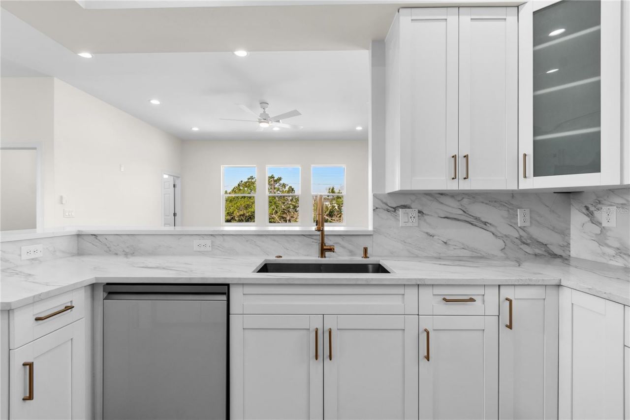 4234 4th Street S, Saint Petersburg, FL 33705 Photo