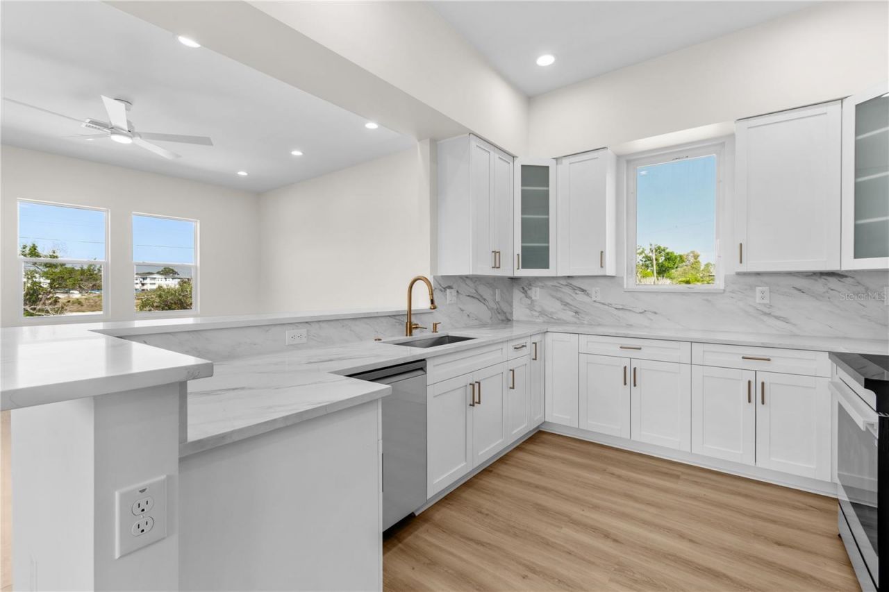 4234 4th Street S, Saint Petersburg, FL 33705 Photo