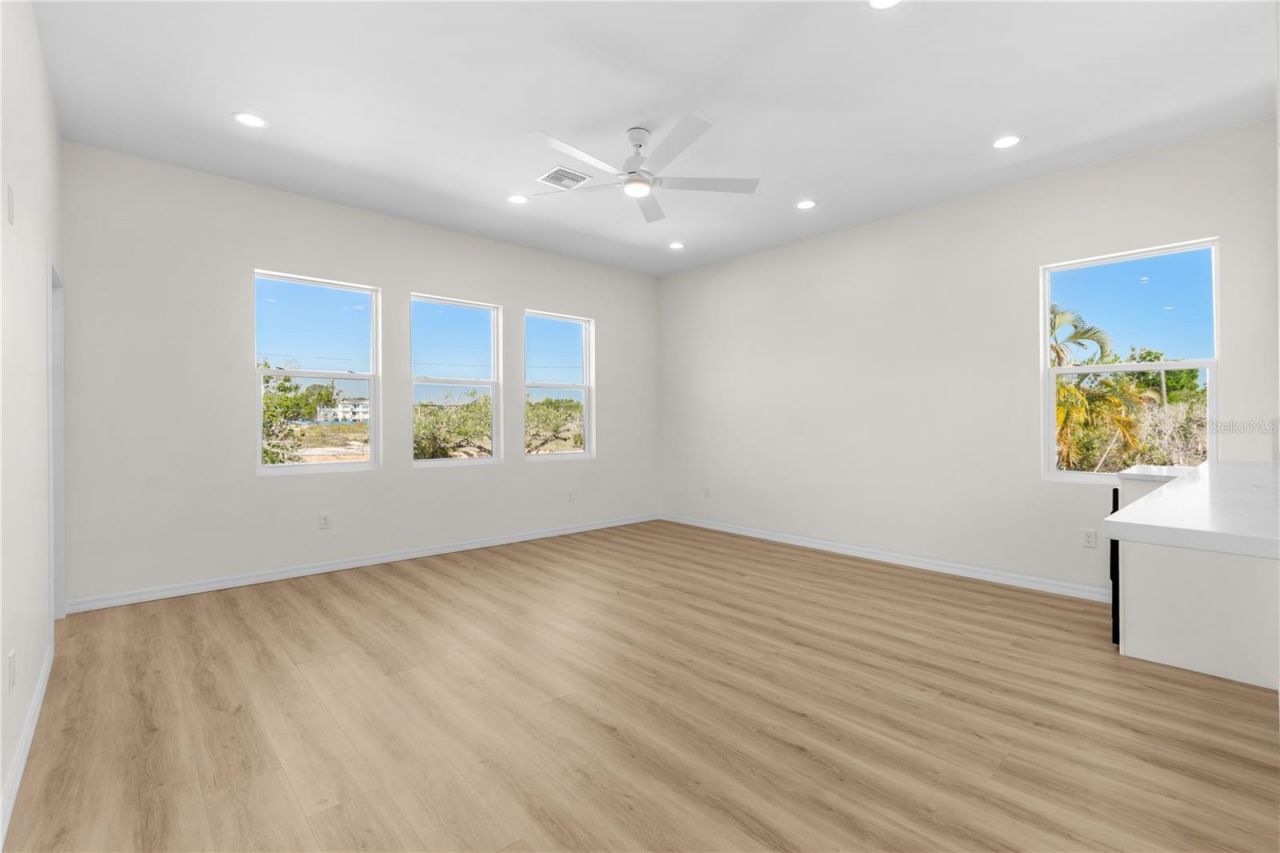 4234 4th Street S, Saint Petersburg, FL 33705 Photo