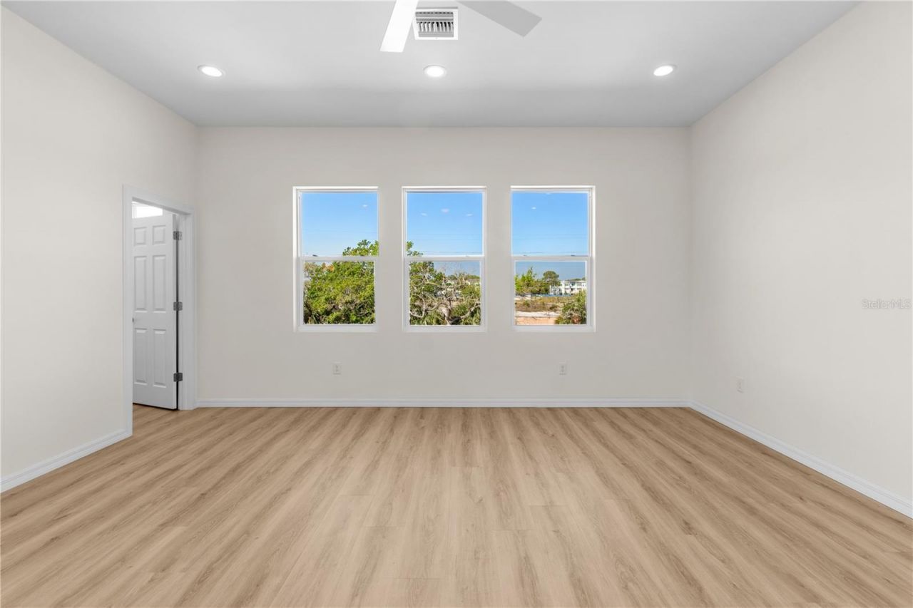 4234 4th Street S, Saint Petersburg, FL 33705 Photo
